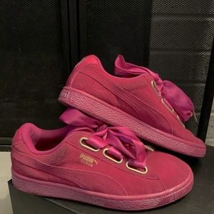 Hot pink ribbon lace,suede Pumas